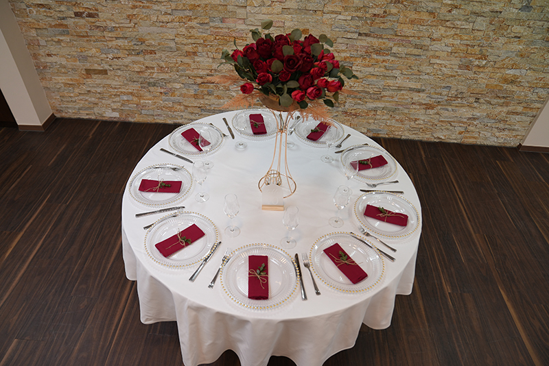 phenix-hochzeit-blumendeko-rot-rosen-web